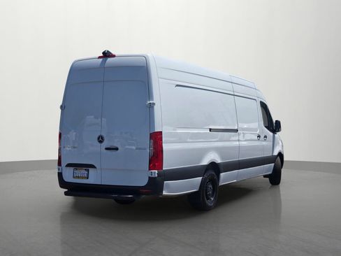 Used 2023 Mercedes-Benz Sprinter 2500 image 4