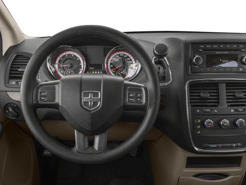Used 2018 Dodge Grand Caravan SE w/ UConnect Hands-Free Group FWD image 4