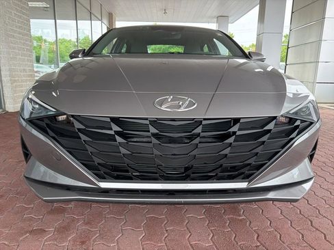 Certified 2023 Hyundai Elantra SE FWD image 4