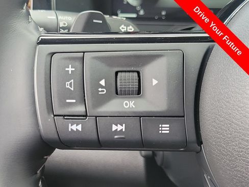 Used 2025 Nissan Pathfinder Platinum FWD image 5
