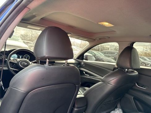 Used 2023 Hyundai Elantra Limited image 12