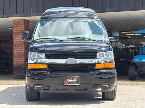 Used 2023 Chevrolet Express 2500 RWD image 2