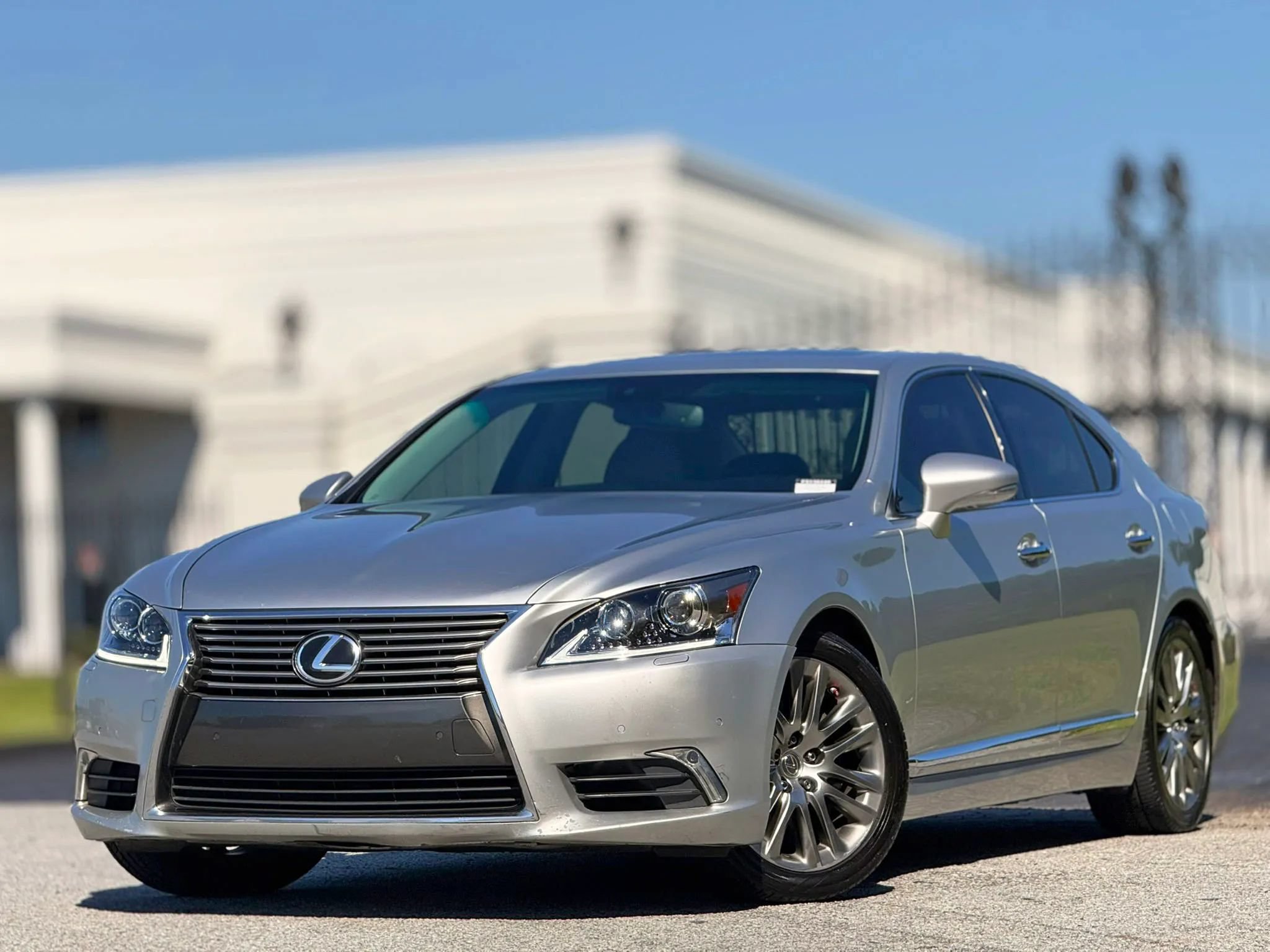 Used 2015 Lexus LS 460 w/ Comfort Package RWD image 2