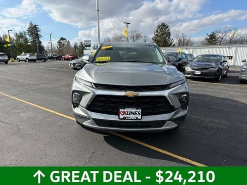Used 2025 Chevrolet Blazer LT FWD image 13