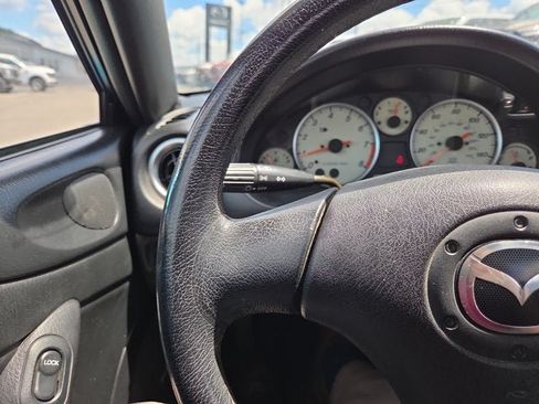 Used 2003 MAZDA MX-5 Miata RWD image 17