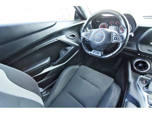 Used 2017 Chevrolet Camaro LT RWD image 9