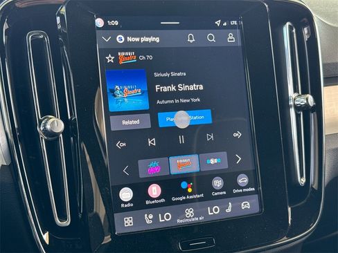 New 2026 Volvo XC40 B5 Ultra w/ Climate Package image 17