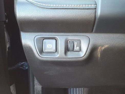 Used 2023 GMC Acadia SLE w/ Driver Convenience Package image 21