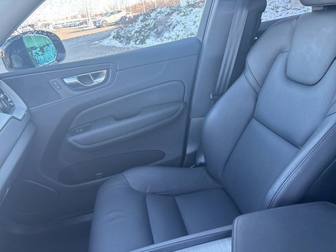 Used 2025 Volvo XC60 B5 Plus image 32