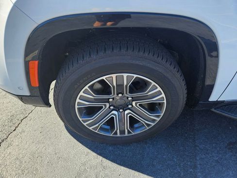 New 2024 Jeep Wagoneer 2WD w/ Premium Group I image 9