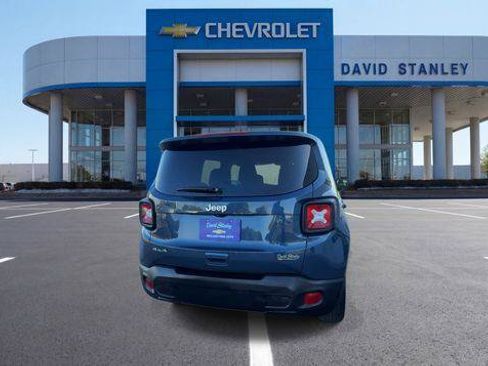 Used 2023 Jeep Renegade Latitude AWD/4WD image 7
