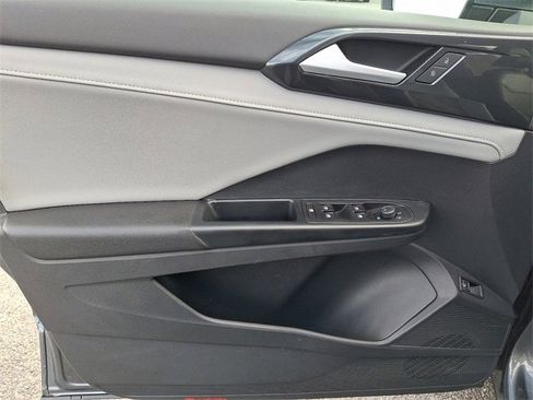 Used 2022 Volkswagen Taos SEL w/ Panoramic Sunroof Package image 12