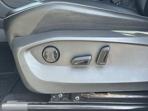 Certified 2024 Volkswagen Tiguan SE FWD image 23