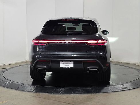 Certified 2025 Porsche Macan AWD/4WD image 8