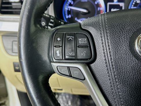 Used 2015 Toyota Highlander XLE FWD image 16