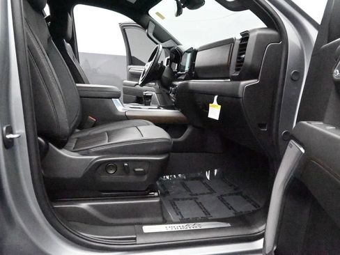Used 2024 Chevrolet Silverado 1500 High Country w/ Technology Package RWD image 17