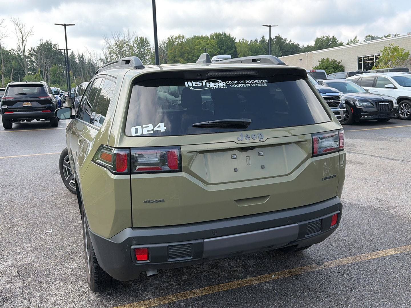 Used 2026 Jeep Cherokee Limited AWD/4WD image 3