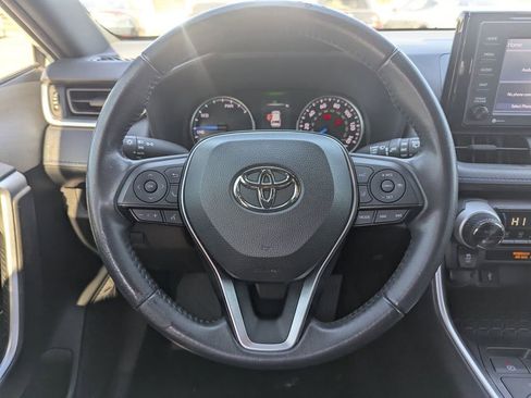 Used 2022 Toyota RAV4 SE image 11