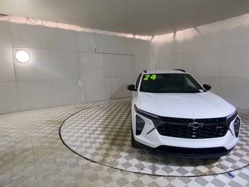 Used 2024 Chevrolet Trax RS w/ Driver Confidence Package image 5