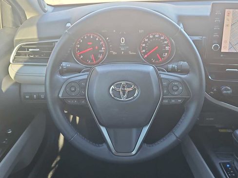 Used 2022 Toyota Camry XSE image 11