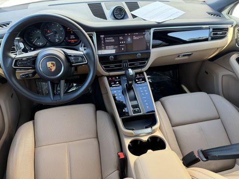 Certified 2022 Porsche Macan image 17