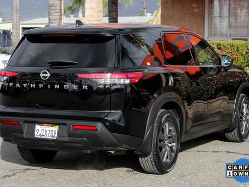 Used 2024 Nissan Pathfinder S image 10