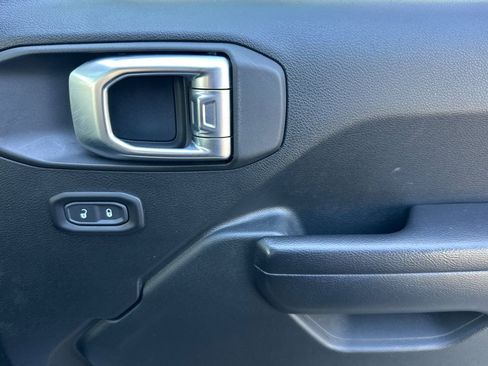 Used 2020 Jeep Wrangler Sport image 18