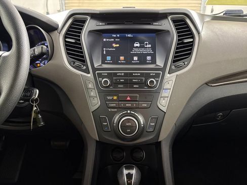 Used 2019 Hyundai Santa Fe XL SE AWD/4WD image 16