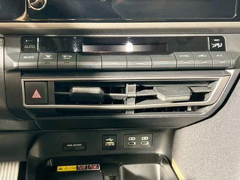 Used 2025 Toyota Camry LE image 27