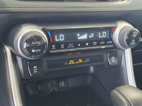 Used 2025 Toyota RAV4 XLE AWD/4WD image 28