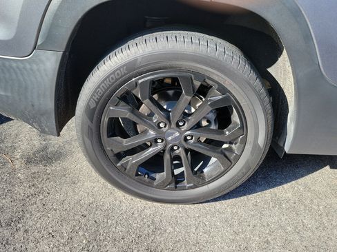Used 2021 GMC Terrain SLE w/ Driver Convenience Package AWD/4WD image 8