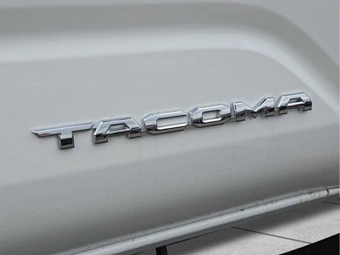 Used 2024 Toyota Tacoma SR5 AWD/4WD image 39