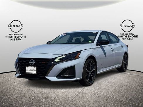 Certified 2025 Nissan Altima 2.5 SR w/ SR Premium Package FWD image 4
