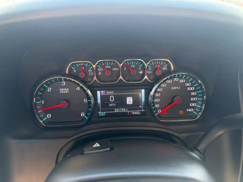 Used 2020 Chevrolet Suburban LT w/ Luxury Package AWD/4WD image 25