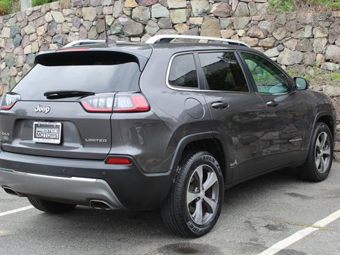 Used 2019 Jeep Cherokee Limited image 9