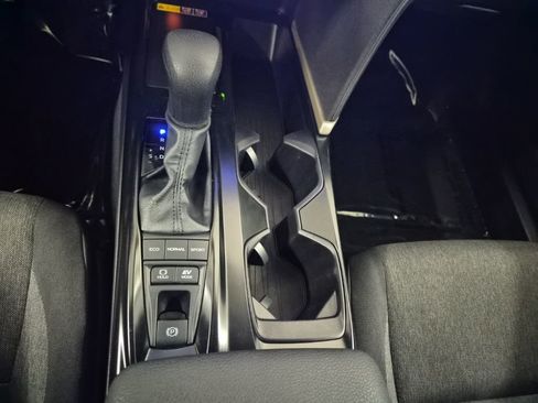 Used 2025 Toyota Camry LE image 31