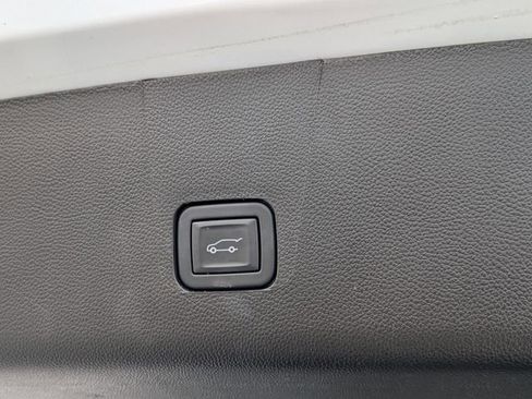 Used 2023 Chevrolet Traverse LT image 15