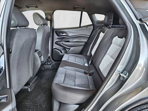 Used 2024 Chevrolet Trax RS FWD image 18