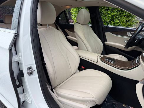 Used 2022 Mercedes-Benz E 350 4MATIC Sedan image 32