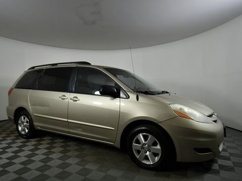 Used 2008 Toyota Sienna Sienna Passenger Van image 10