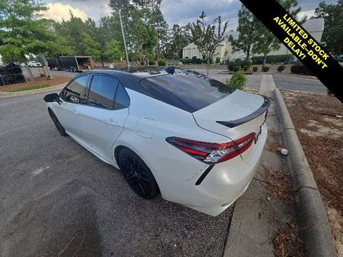 Used 2022 Toyota Camry XSE FWD image 6