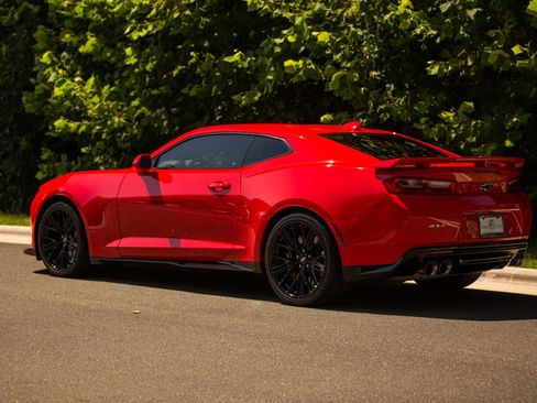 Used 2017 Chevrolet Camaro ZL1 RWD image 9