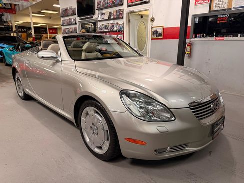 Used 2004 Lexus SC 430 Convertible RWD image 3