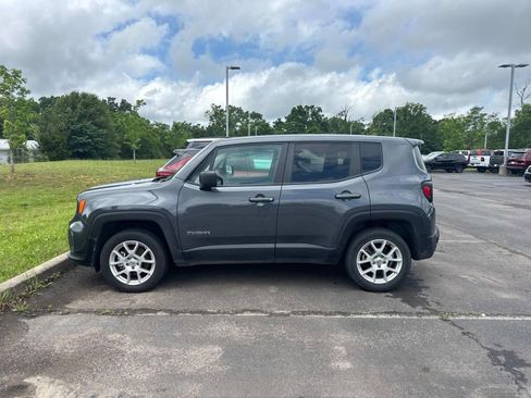 Used 2023 Jeep Renegade Latitude AWD/4WD image 8