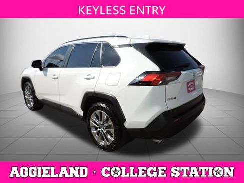 Used 2019 Toyota RAV4 XLE Premium FWD image 7