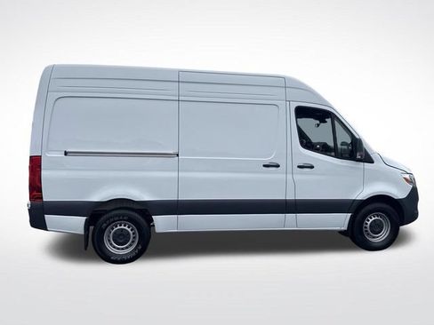 Used 2025 Mercedes-Benz Sprinter 2500 image 9