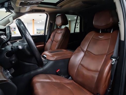 Used 2020 Cadillac Escalade Premium Luxury w/ Escalade Sport Edition image 8