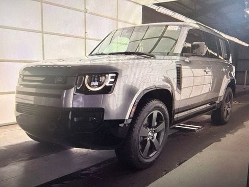 Used 2024 Land Rover Defender 110 X-Dynamic SE AWD/4WD image 2