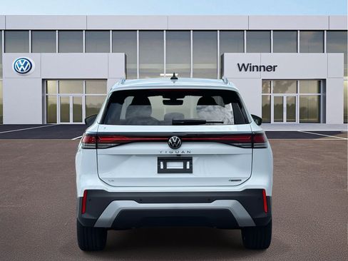 New 2025 Volkswagen Tiguan SE image 4