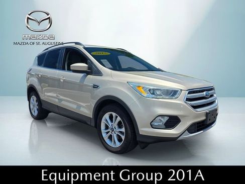 Used 2017 Ford Escape SE w/ Equipment Group 201A FWD image 9